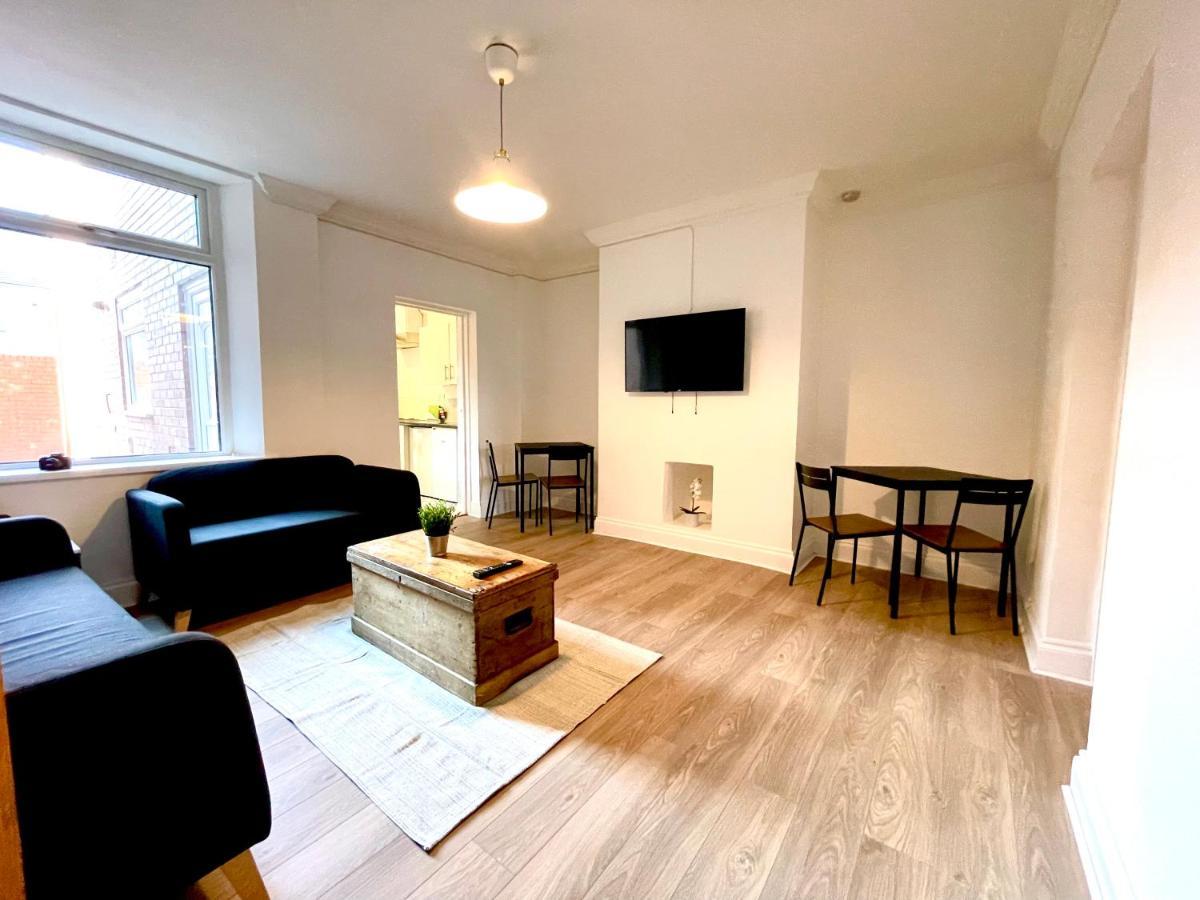 Huge Serviced Apartment With Free Parking Jesmond Exterior photo